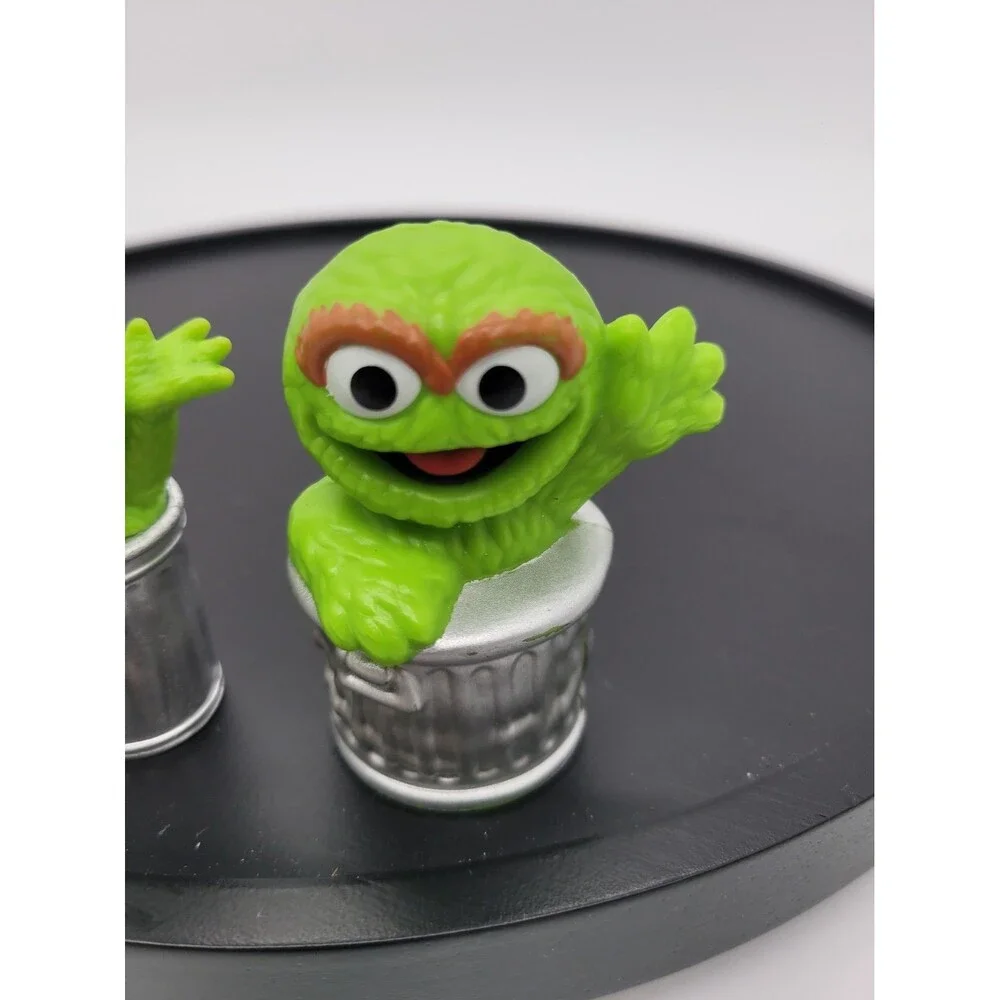 Sesame Street  Oscar the Grouch Figure Lot Of 3 PVC Cake Topper 2.5